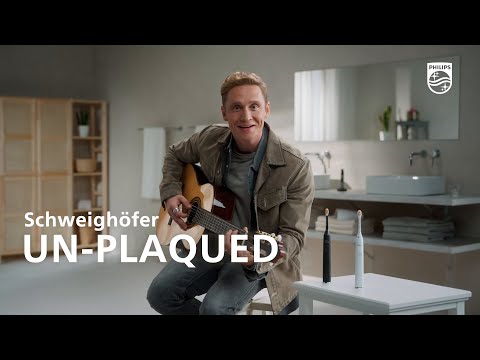 Philips x Matthias Schweighöfer - Philips entfernt bis zu 20x mehr Plaque als eine Handzahnbürste*