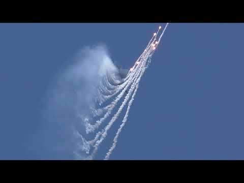 EPIC F-22 RAPTOR COBRA MANEUVER DEMO WITH FLARES!!!  WINGS OVER WAYNE AIR SHOW 2023