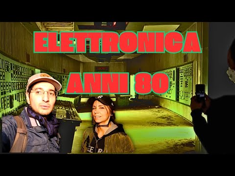 Fabbrica abbandonata - piena di elettronica anni 80