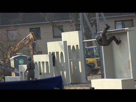 GSG 9 BPOL trainiert auf Hindernisparcour in Sankt Augustin-Hangelar am 10.03.25