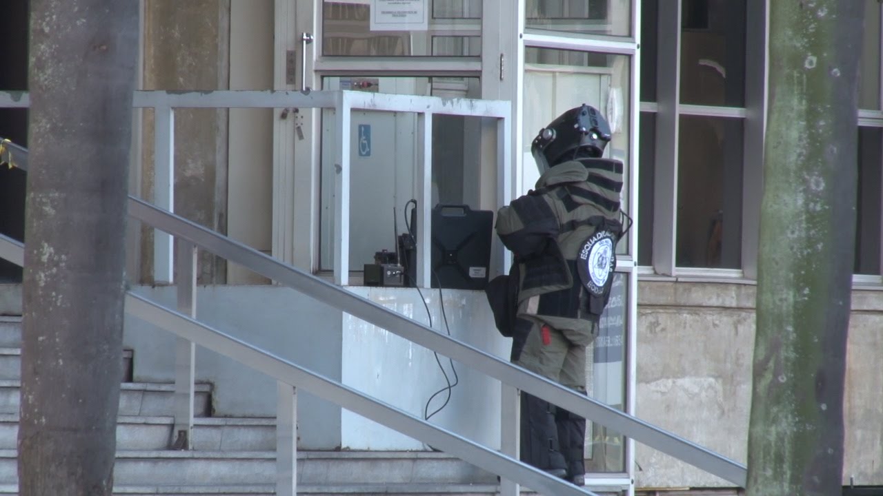 Gate estoura artefato no Paço de Santo André; veja vídeo