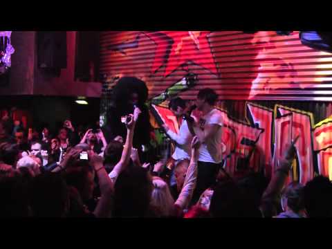 DIVA FEVER vs GLITZY GLAMOUR @ KREMLIN - I Will Survive