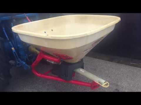 Vicon 402 Fertiliser Spreader. Runs smooth & quiet.