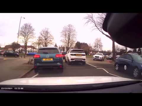 Toyota GR Yaris KOs Land Rover