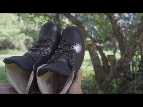 Waxing a pair of Hanwag Lhasa boots