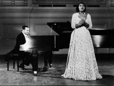 Marian Anderson sings "O Holy Night"