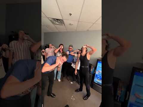 Showing the americans how its done #shotgun #thestruts #macsaturn #tourfriends #rockmusic #livemusic