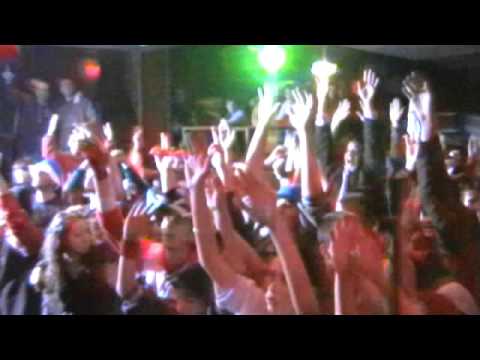 Usikana Druzina - Svi flase gore ( official LIVE )