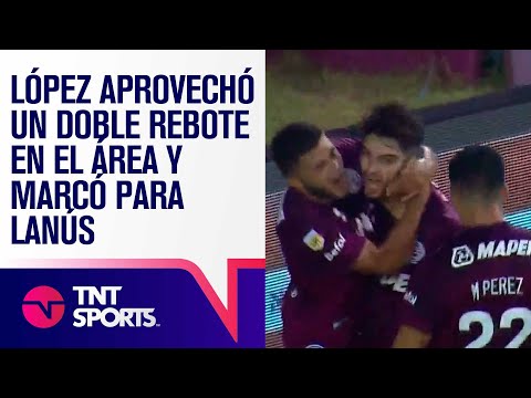 ¡LÓPEZ aprovechó un DOBLE REBOTE en el área y MARCÓ el primero para LANÚS! ⚽