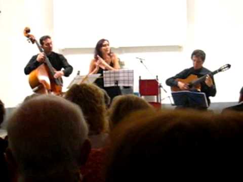 Eleonora D'Ettole sings 