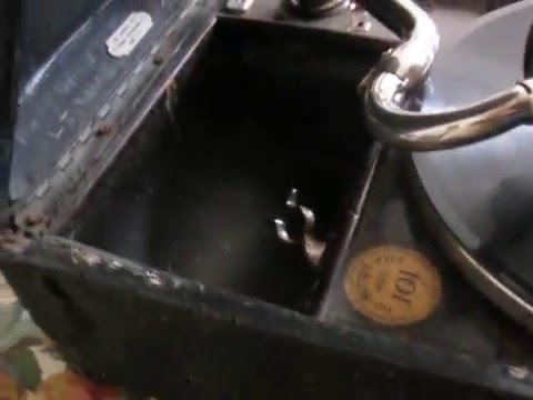 HMV model 101 Wind Up Portable Gramophone