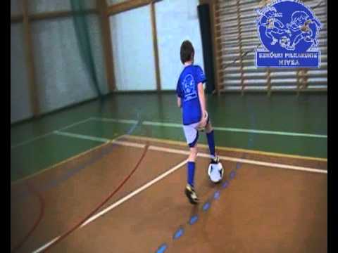 AKKA (środek - przód) KROK2 - EKS Kolektyw Radwanice - podstawy piłki nożnej