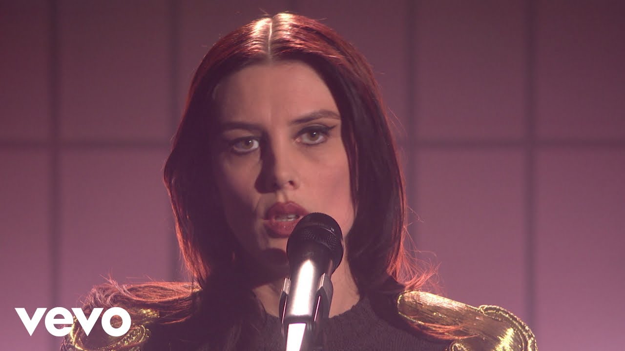 Wolf Alice - Leaning Against The Wall (SNL UK)