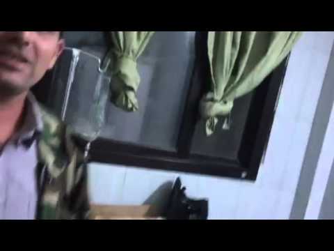 المقدم فارس البيوش قائد كتيبة فرسان الحق في مشفى كفرنبل بعد إصابته في معركة السيطرة على حيش في ريف إدلب