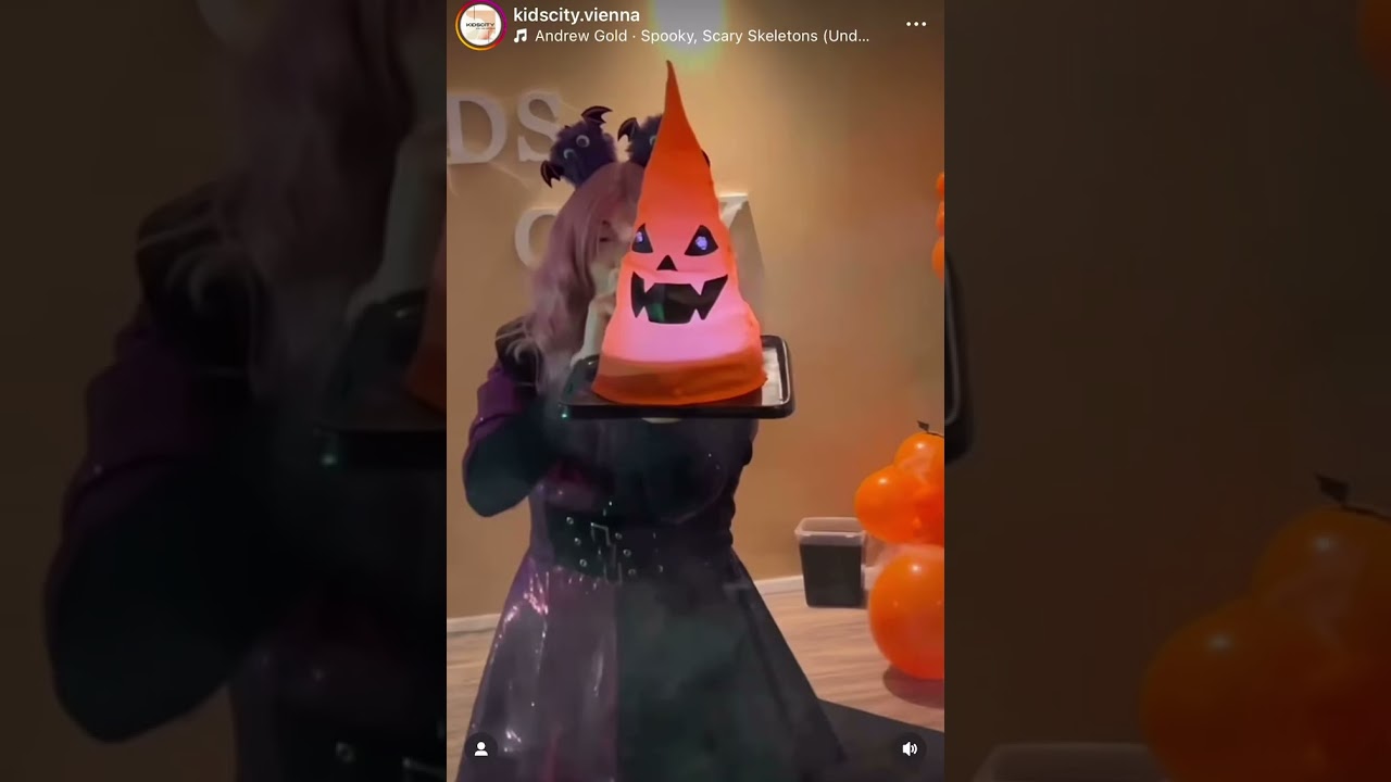 Witch Bubble Show on Halloween 🪄🫧 | Fancy Bubbles Vienna