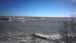 preview picture of video 'Evanston Il Lake Front March 17th 2015 rough waters today'