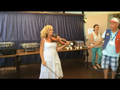 Carolyne Jomphe revendique ses origines acadiennes en chanson