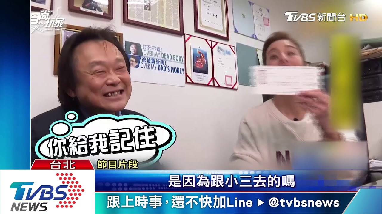 莎莎突擊王世堅辦公室　躲桌下驚喜現身