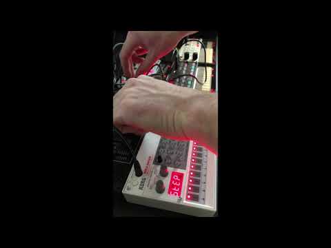 KORG Volca Mix FM Bass Sample Keys - Small techno session