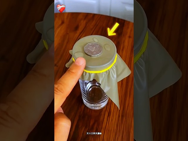 Vídeo relacionado con Moneda perfecta en botella, primer plano, trucos de magia, ilusiones, trucos de mago, trucos de magia para adultos