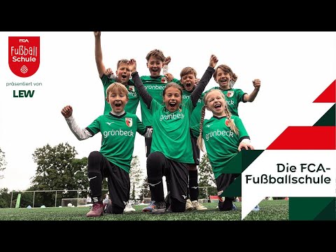 "Trainieren wie die Profis" ⚽️ | Die FCA Fußballschule 🤩