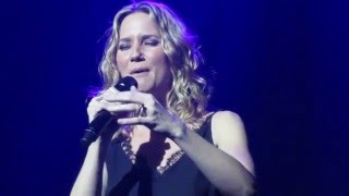 Jennifer Nettles - &quot;She Used To Be Mine&quot; (Live in Boston)