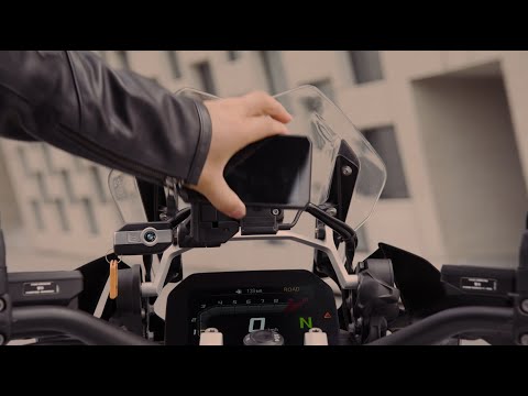 Introducing AIO-5 Play for BMW: The BMW Digital Display You’ve Been Waiting For