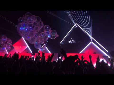 Bassjackers vs. Red Hot Chili Peppers - Snow Like That || DV&LM @ Amsterdam Music Festival 2014