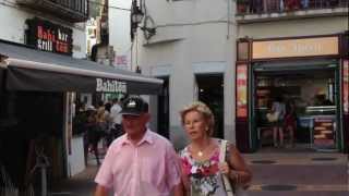 preview picture of video 'Tossa Del Mar, Costa Brava, Spain - a walk through the beach and old town of Tossa Del Mar'
