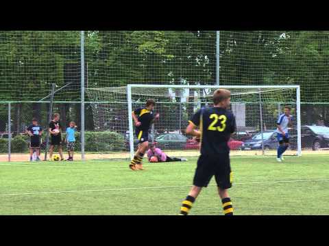 Futbola komandas Rēzeknes FA un Dinamo Rīga tiekas laukumā