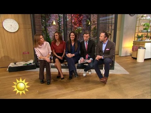 Se programledarna småprata på bänken - Nyhetsmorgon (TV4)