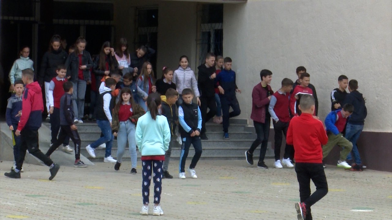 Shkollat e Kukësit përgatiten për fillimin, 59 nxënës në klasat e para te “Riza Spahiu”