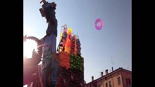 preview picture of video 'Carnevale di Cento, 10 02 2013 la rinascita dopo il terremoto, carnevale d'Europa'