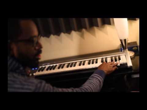 J.Rhodes creates track in studio with 8dio Blendstrument