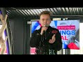 Stadsrapper Dyon Wilkes treedt voor ons op
