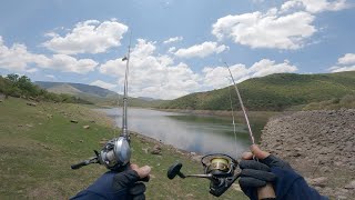 Un japonés pesca en Leon Guanajuato en temporada de lluvia #fishing #mexico