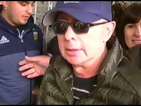 Indio Solari votando 25 10