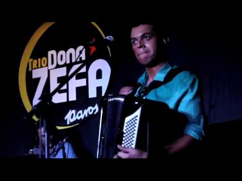 Trio Dona Zefa - 19 Cinturinha Dela (DVD 10 Anos De Estrada)