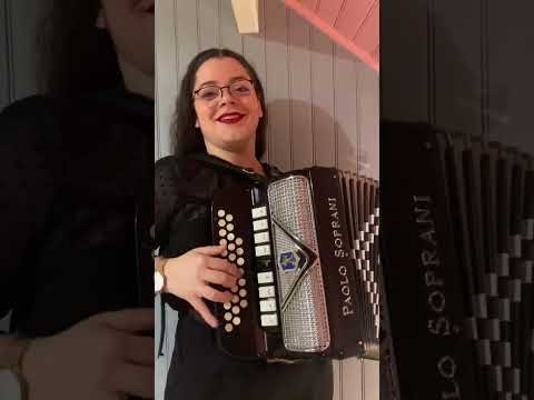 Esta é a famosa Olívia, vejam como toca bem esta Cana Verde.