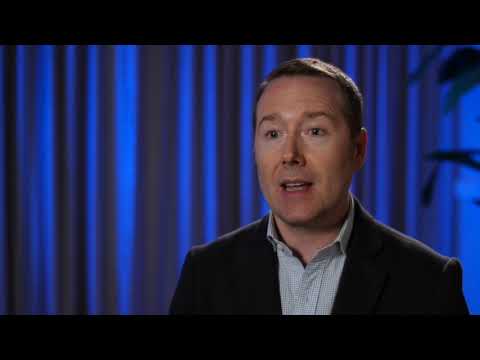 Why do ophthalmologists choose to use the TECNIS Symfony IOL implant during cataract surgery?