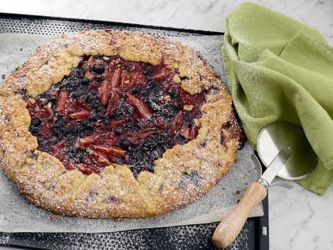 Roy Fares galette med mandelfyllning och sommarbär - Köket