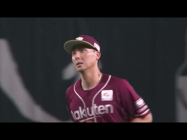 【4回裏】軽快に捌いた!! イーグルス・村林一輝 二遊間のゴロを捕ってランニングスロー!!  2024年8月11日 福岡ソフトバンクホークス 対 東北楽天ゴールデンイーグルス