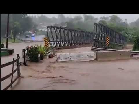 Historical floods 😱🌀 #HurricaneFiona makes landfall in Puerto Rico| steel bridge washed away