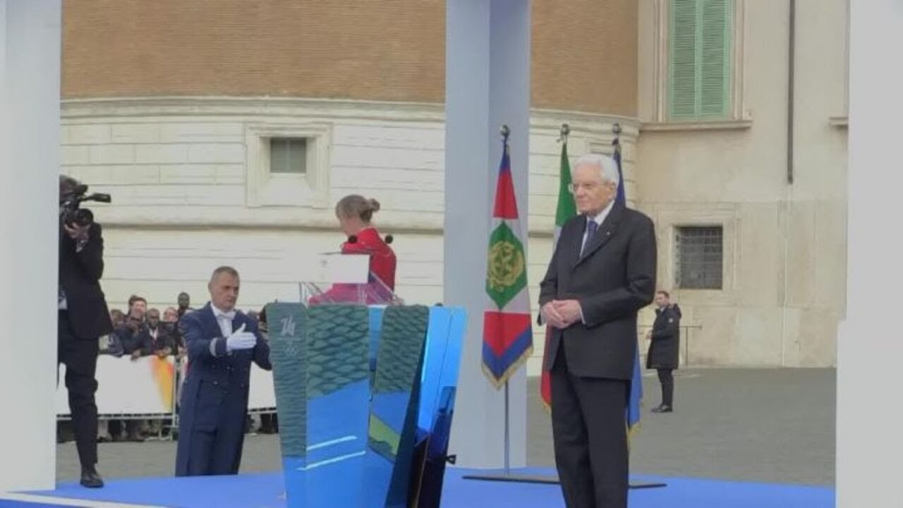 Milano Cortina 2026, il Presidente Mattarella e Giovanni Malagò accendono il braciere olimpico