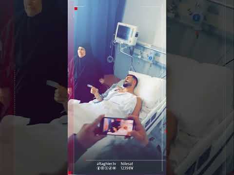 شاهد بالفيديو.. والدة اللاعب ايمن حسين وخاله يصلان الكويت للإطمئنان على صحته