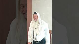 האם מותר לשבת על מזוודה שיש שם תפילין? (הרב יגאל כהן) - התמונה מוצגת ישירות מתוך אתר האינטרנט יוטיוב. זכויות היוצרים בתמונה שייכות ליוצרה. קישור קרדיט למקור התוכן נמצא בתוך דף הסרטון