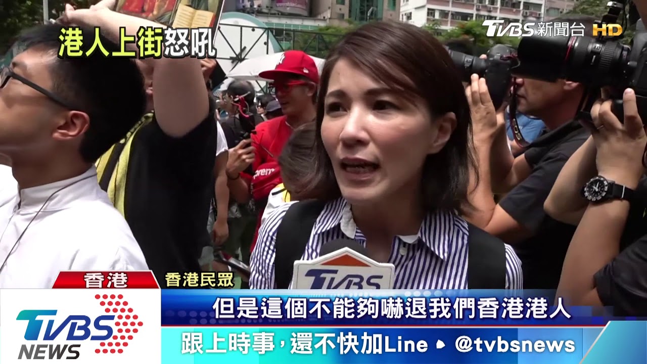 燒拒馬、砸窗戶 港政總前警民衝突再起