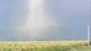 preview picture of video 'TORNADO SLATINA, CROATIA - 20.8.2007. @ www.crometeo.hr'