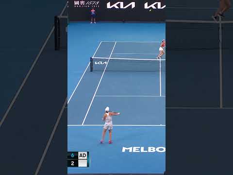 Barty with a BRILLIANT smash! 💥