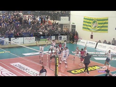 Pallavolo - Ortona vince e torna in A2